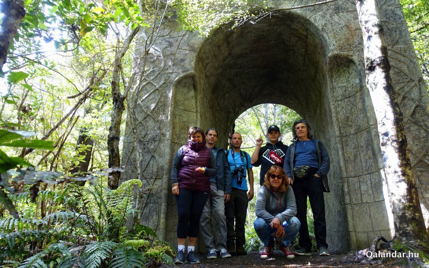 11. nap — „A Holtak vájták bele a sziklába, és a Holtak őrzik.”