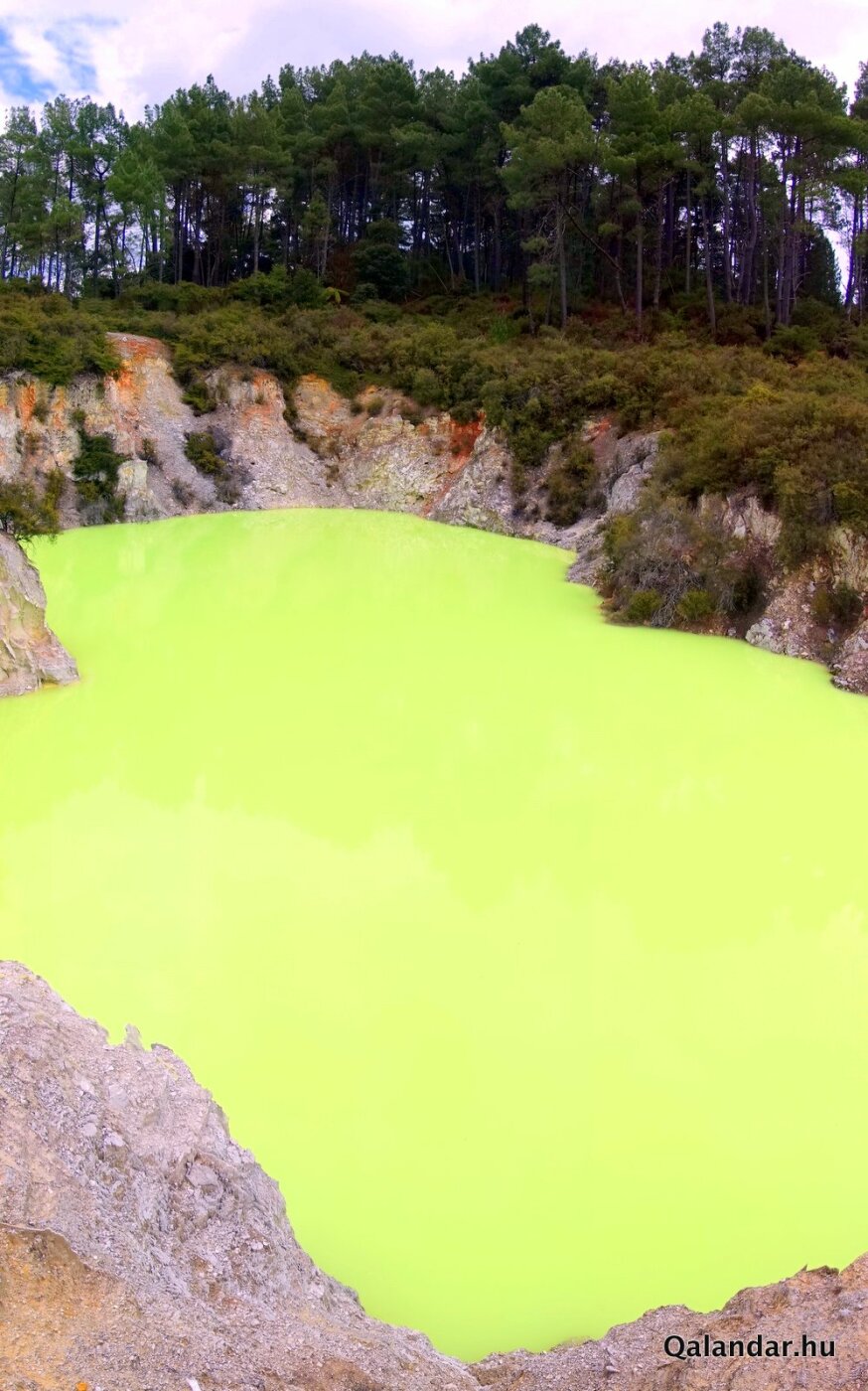 15. nap — „Valami gomolyog keleten...”