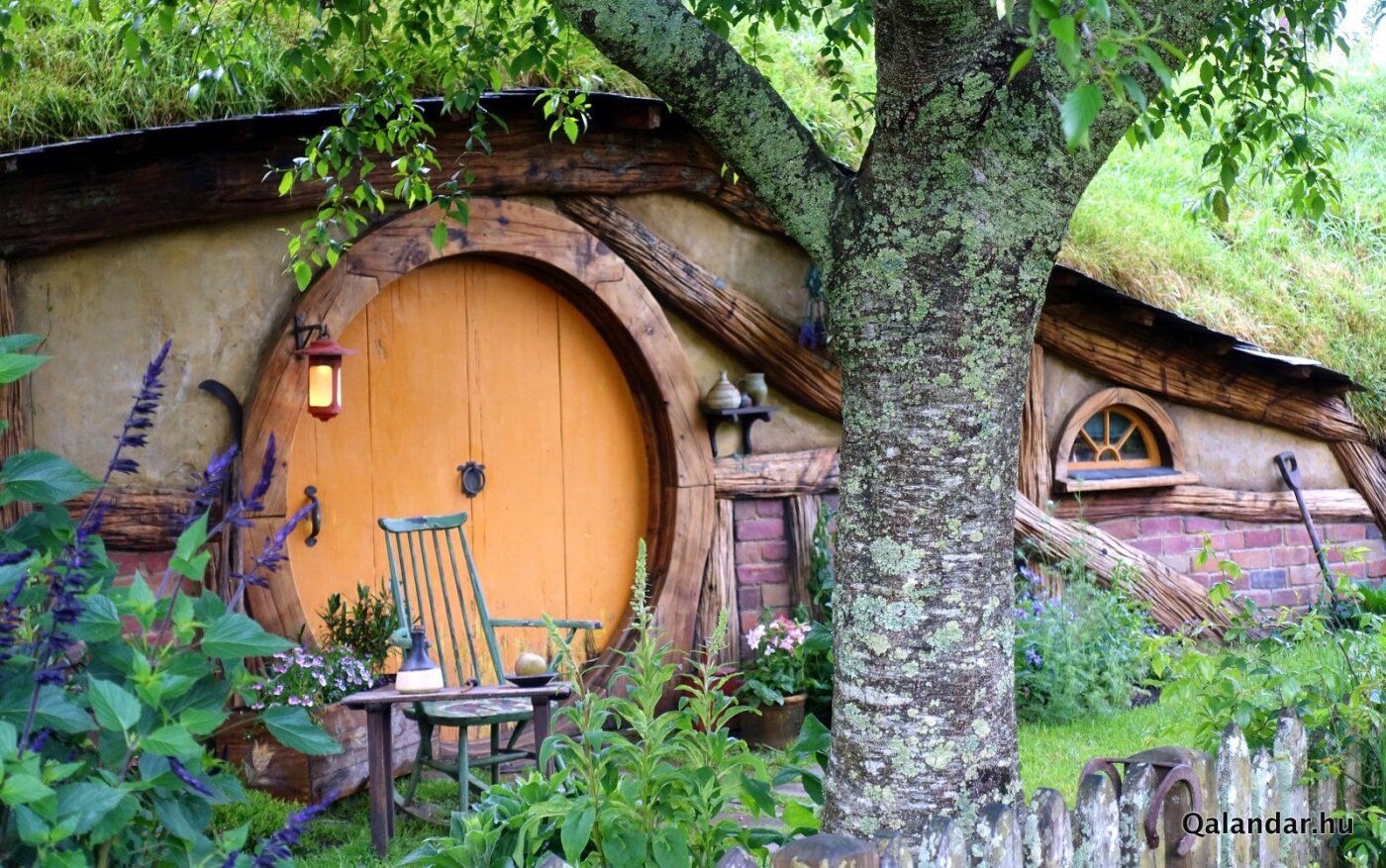 16. nap — „A hobbitok elképesztő teremtmények. Egy hónap alatt mindent megtudhatsz róluk, de mégis, akár száz év elmúltával is képesek még meglepetést okozni.”